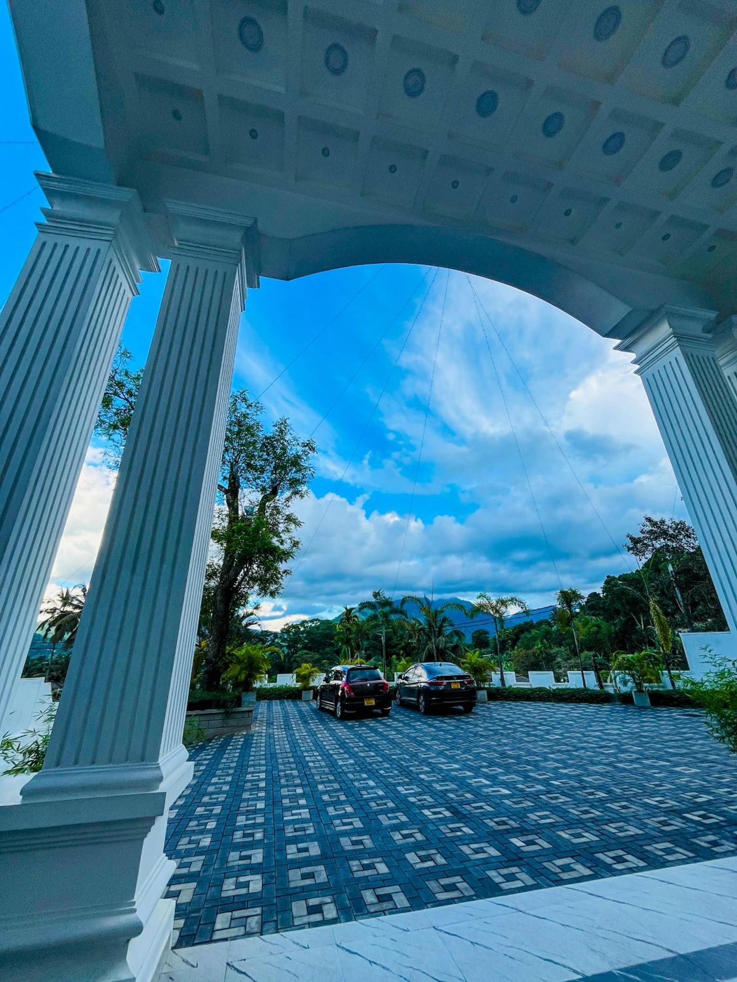 ホテル Crown Regency- バドゥッラ エクステリア 写真