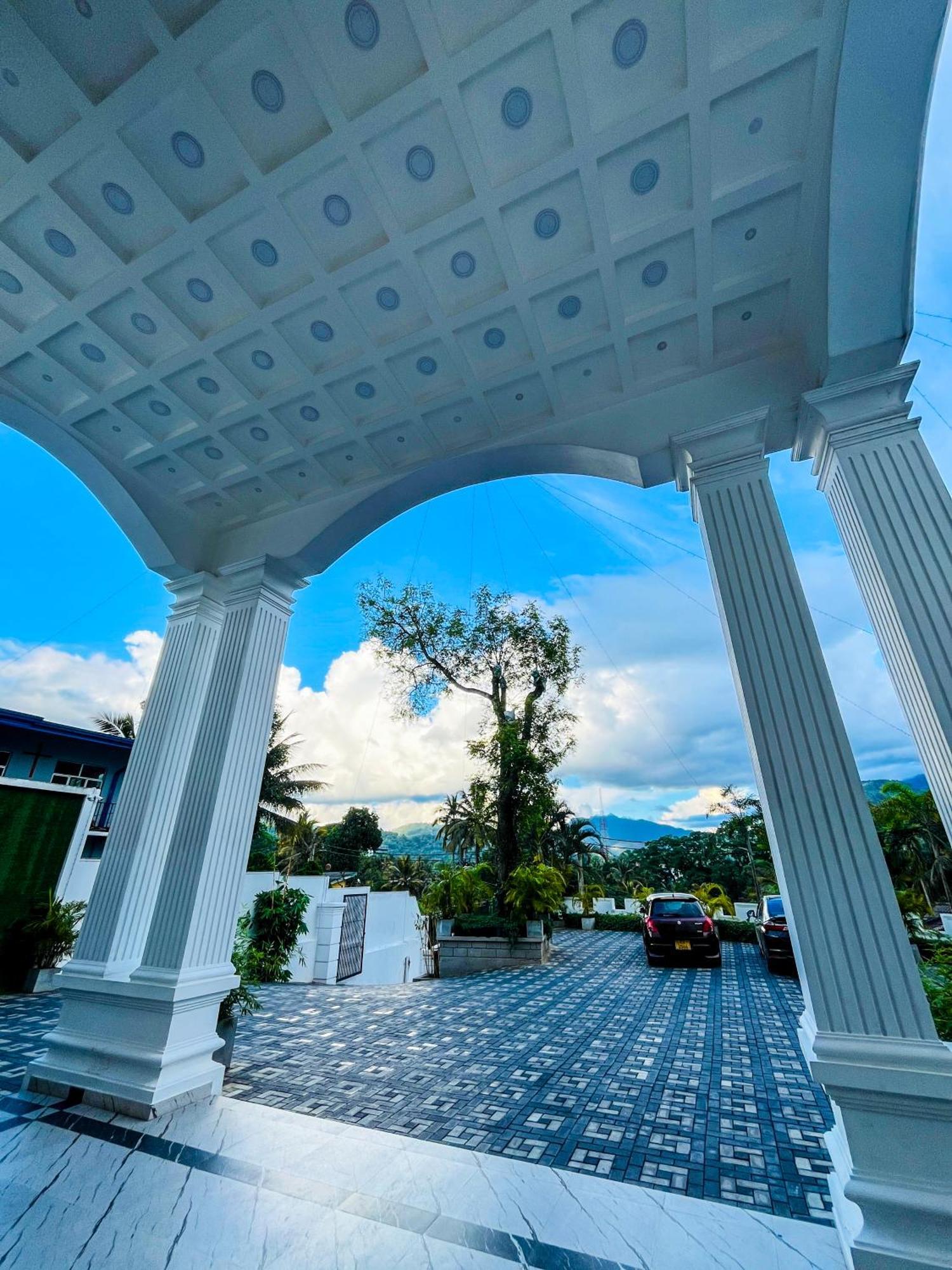 ホテル Crown Regency- バドゥッラ エクステリア 写真